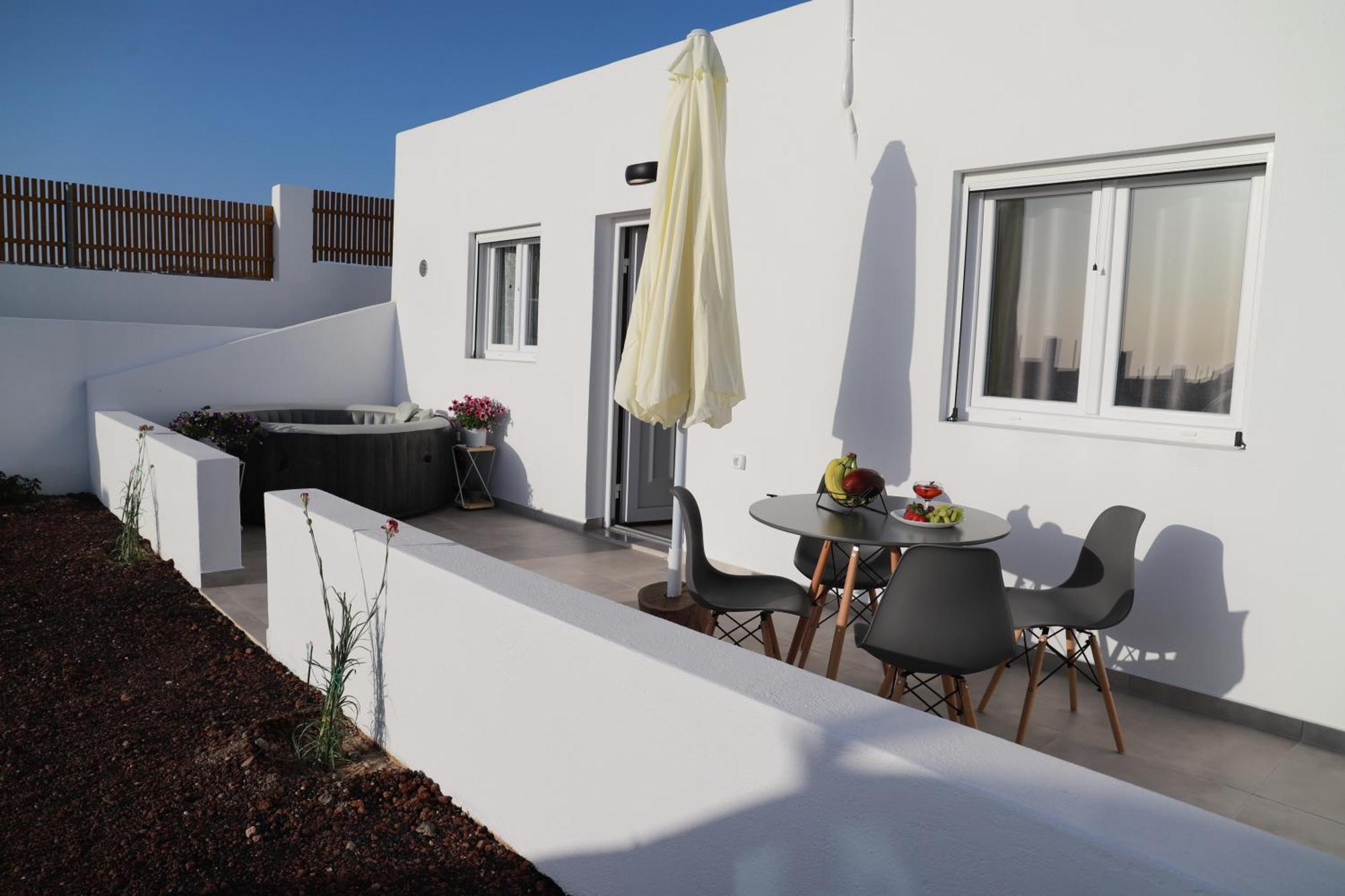 Calma Eco Sunset View Holiday home Emporio (Santorini)